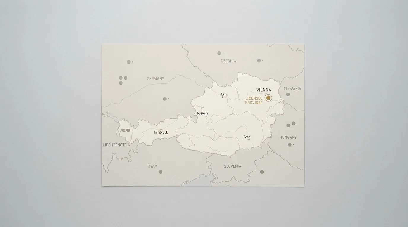 Eine stilisierte Österreich-Karte mit einem markierten Punkt für den lizenzierten Anbieter und neun Punkten ausserhalb der Landesgrenzen, die Offshore-Standorte symbolisieren.